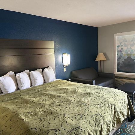 Clairmont Inn & Suites - Warren Buitenkant foto