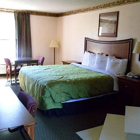Clairmont Inn & Suites - Warren Kamer foto