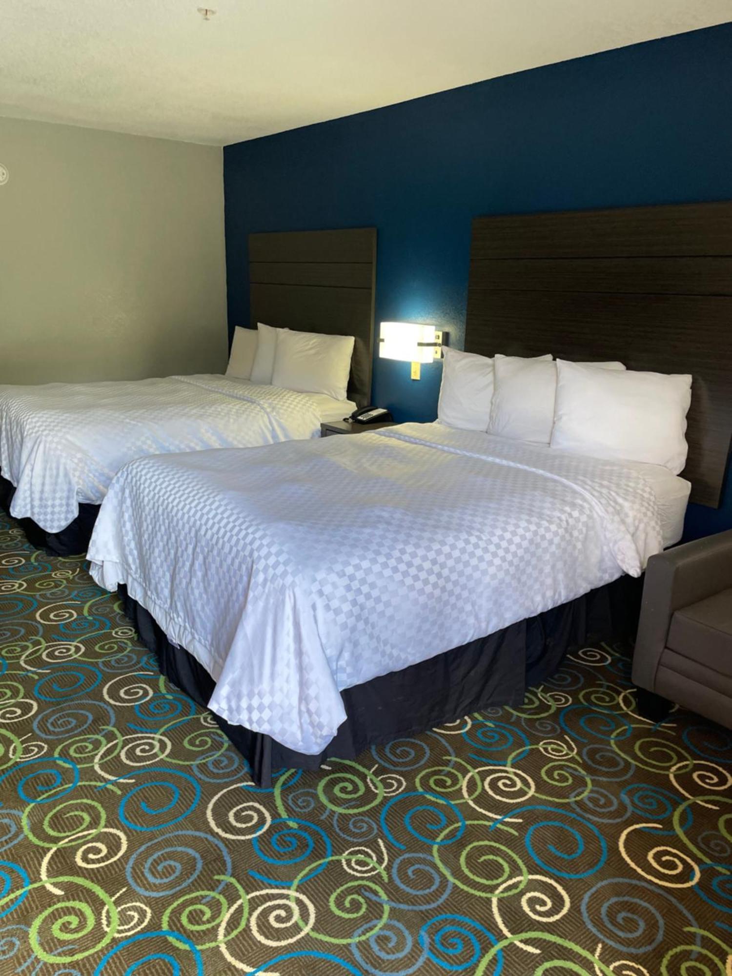 Clairmont Inn & Suites - Warren Buitenkant foto
