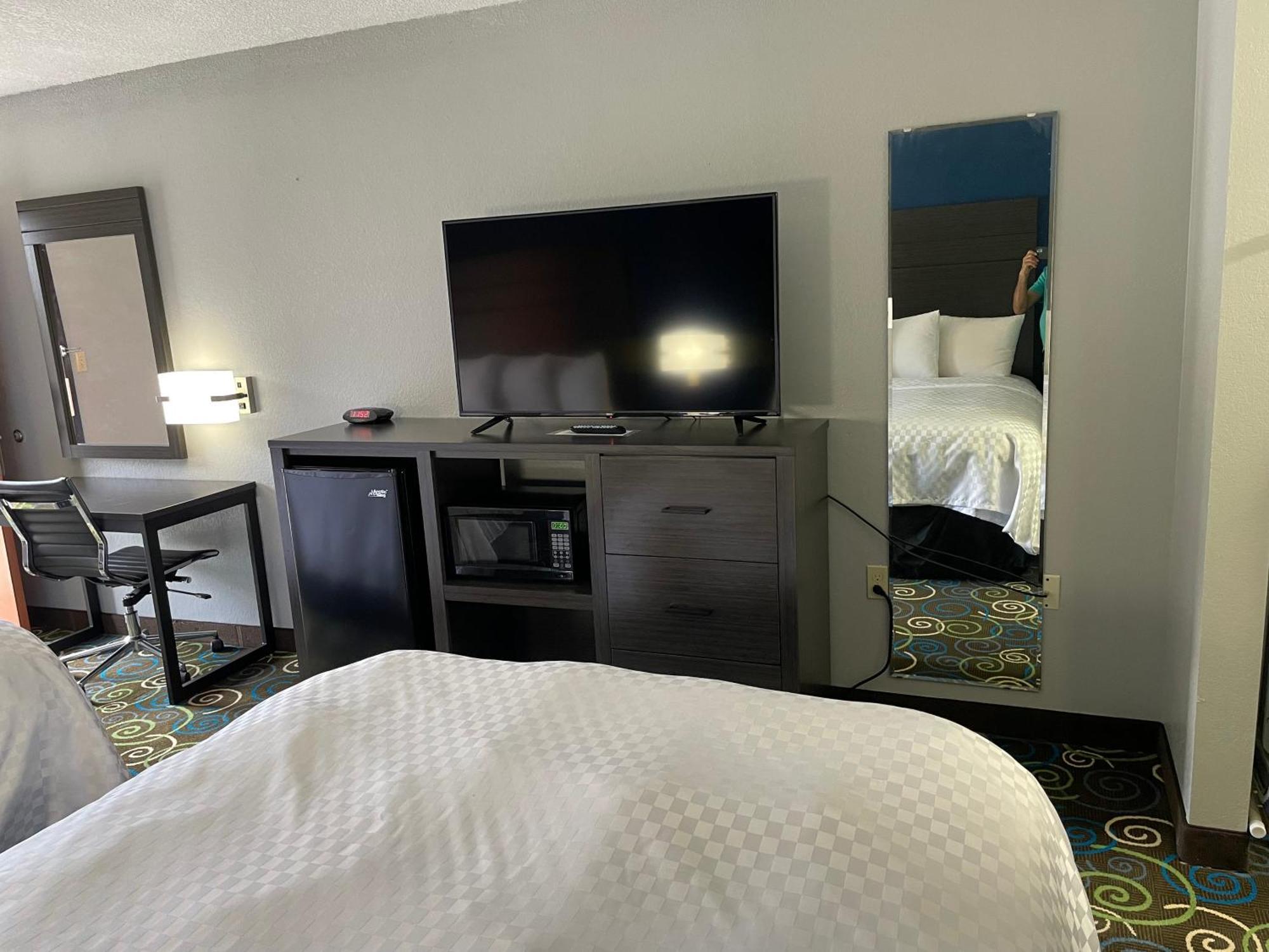 Clairmont Inn & Suites - Warren Buitenkant foto