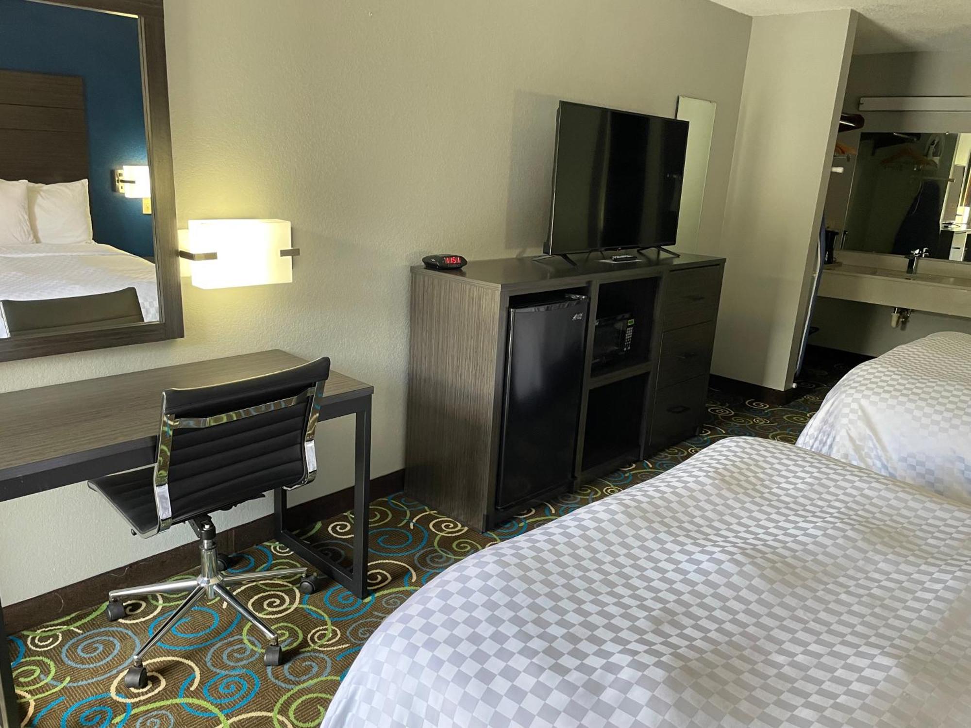 Clairmont Inn & Suites - Warren Buitenkant foto