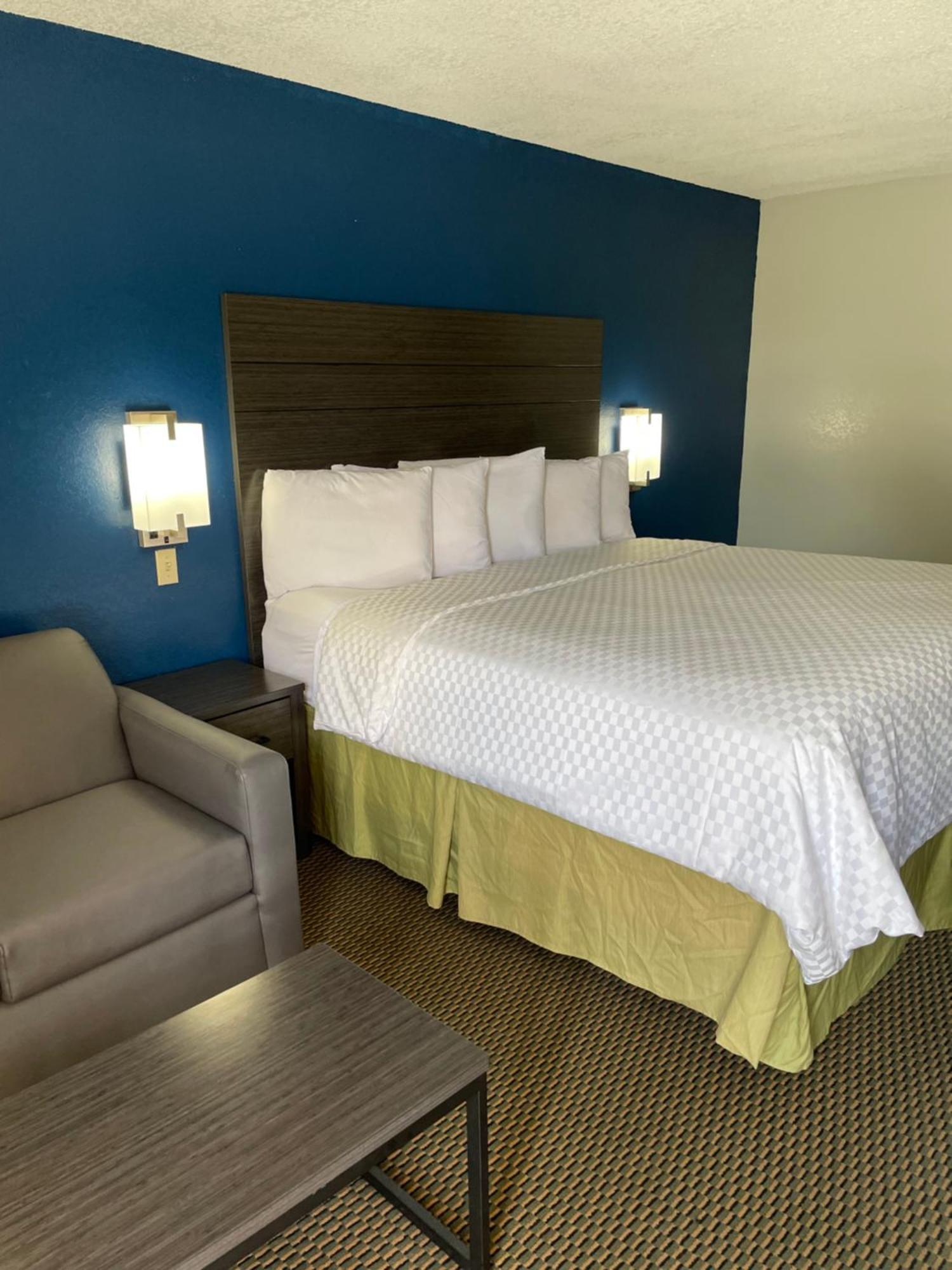 Clairmont Inn & Suites - Warren Buitenkant foto