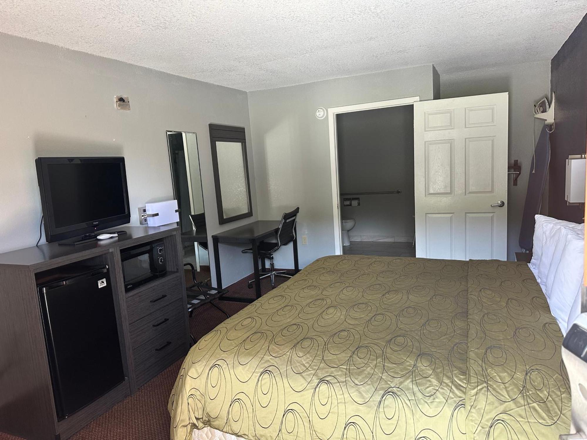 Clairmont Inn & Suites - Warren Buitenkant foto