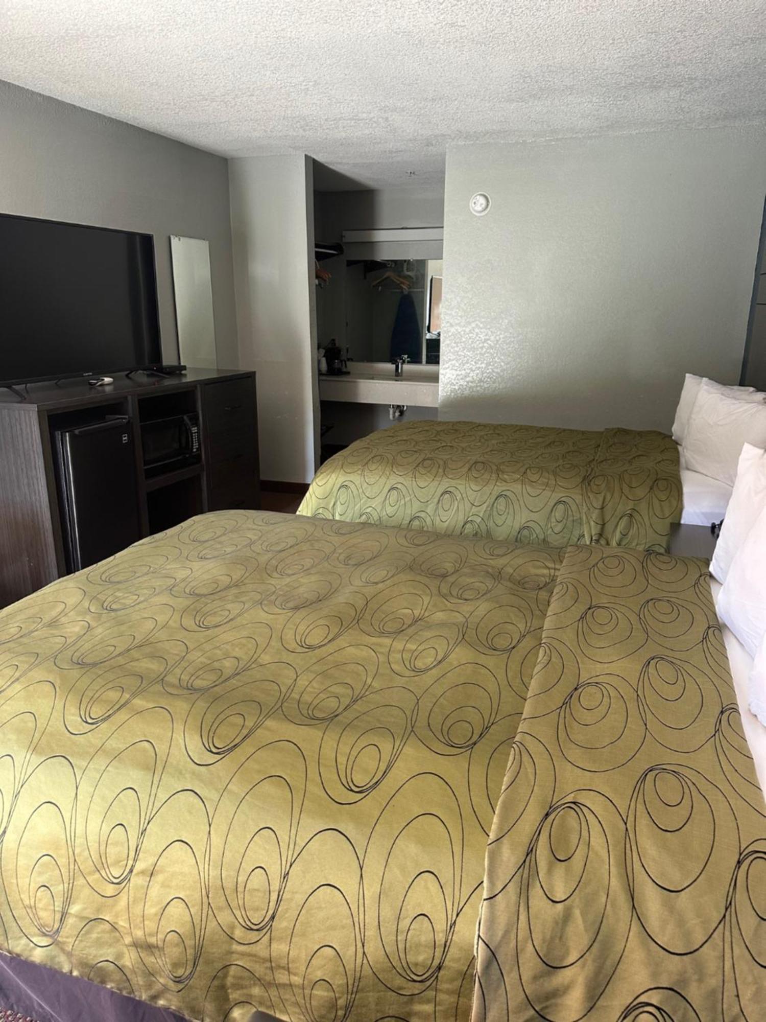 Clairmont Inn & Suites - Warren Buitenkant foto
