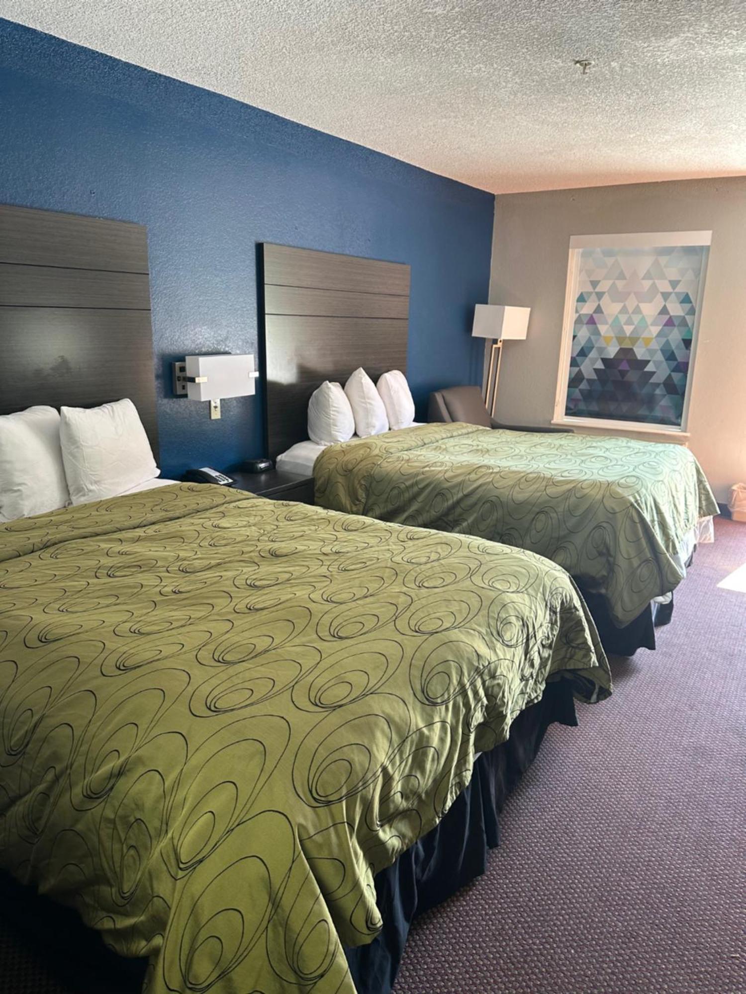 Clairmont Inn & Suites - Warren Buitenkant foto
