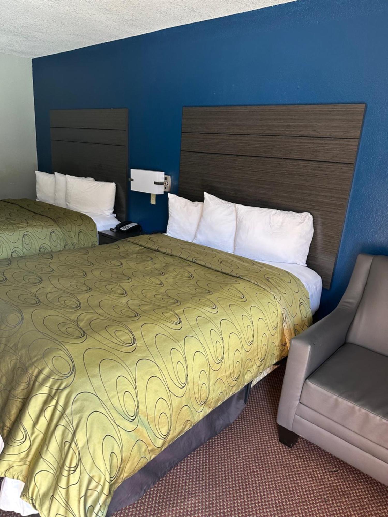 Clairmont Inn & Suites - Warren Buitenkant foto