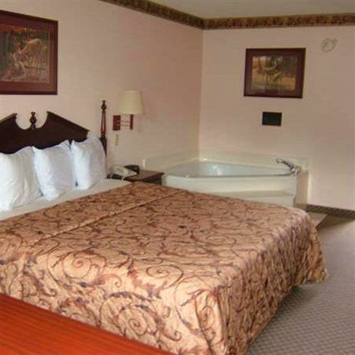 Clairmont Inn & Suites - Warren Kamer foto