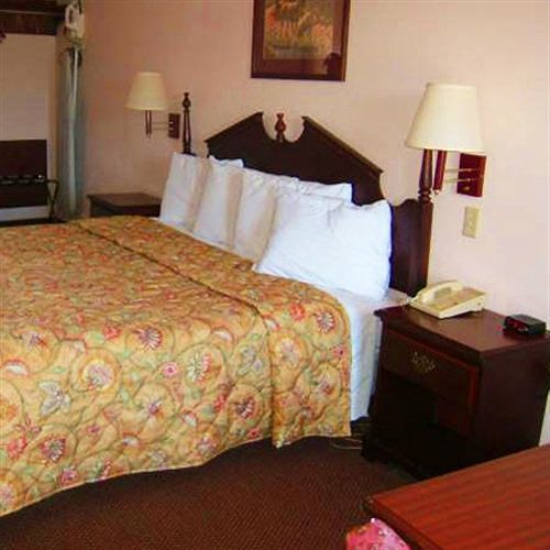 Clairmont Inn & Suites - Warren Kamer foto