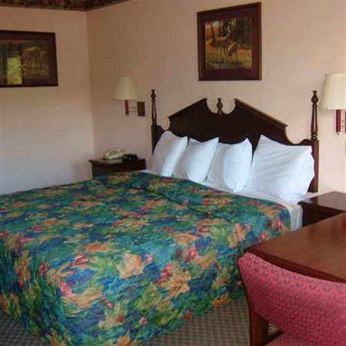 Clairmont Inn & Suites - Warren Kamer foto