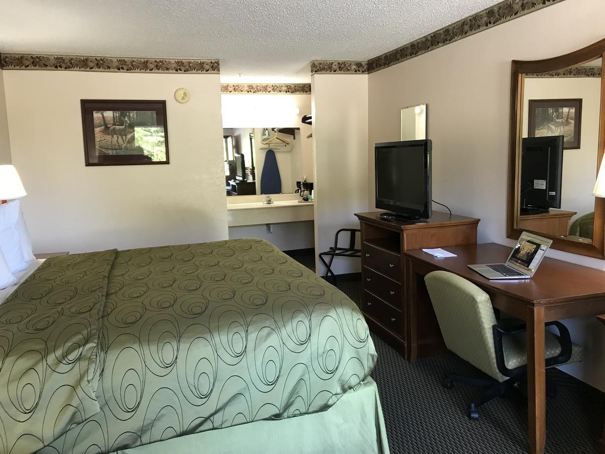 Clairmont Inn & Suites - Warren Buitenkant foto