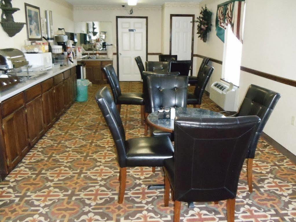 Clairmont Inn & Suites - Warren Buitenkant foto